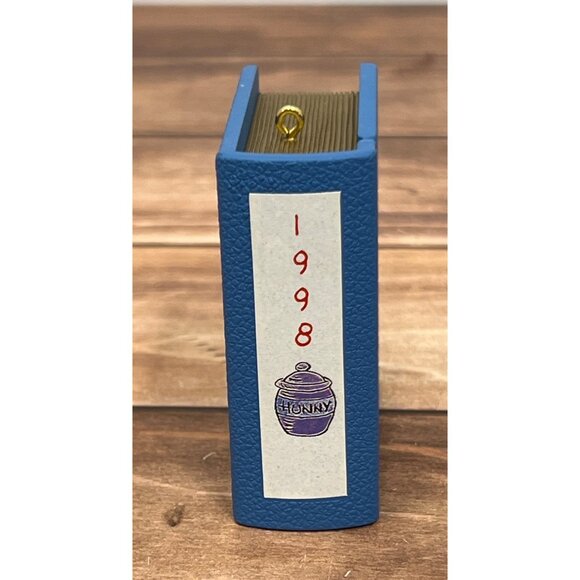 1998 HALLMARK KEEPSAKE ORNAMENT QXD4086 A VISIT FROM PIGLET WINNIE THE POOH - Picture 7 of 10